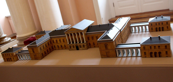 Modellen viser Linstows opprinnelige planer for byggingen av Slottet. Den tilhører Oslo Bymuseum og ble lånt ut til Åpent slott i forbindelse med utstillingen sommeren 2018. Foto: Liv Osmundsen, Det kongelige hoff